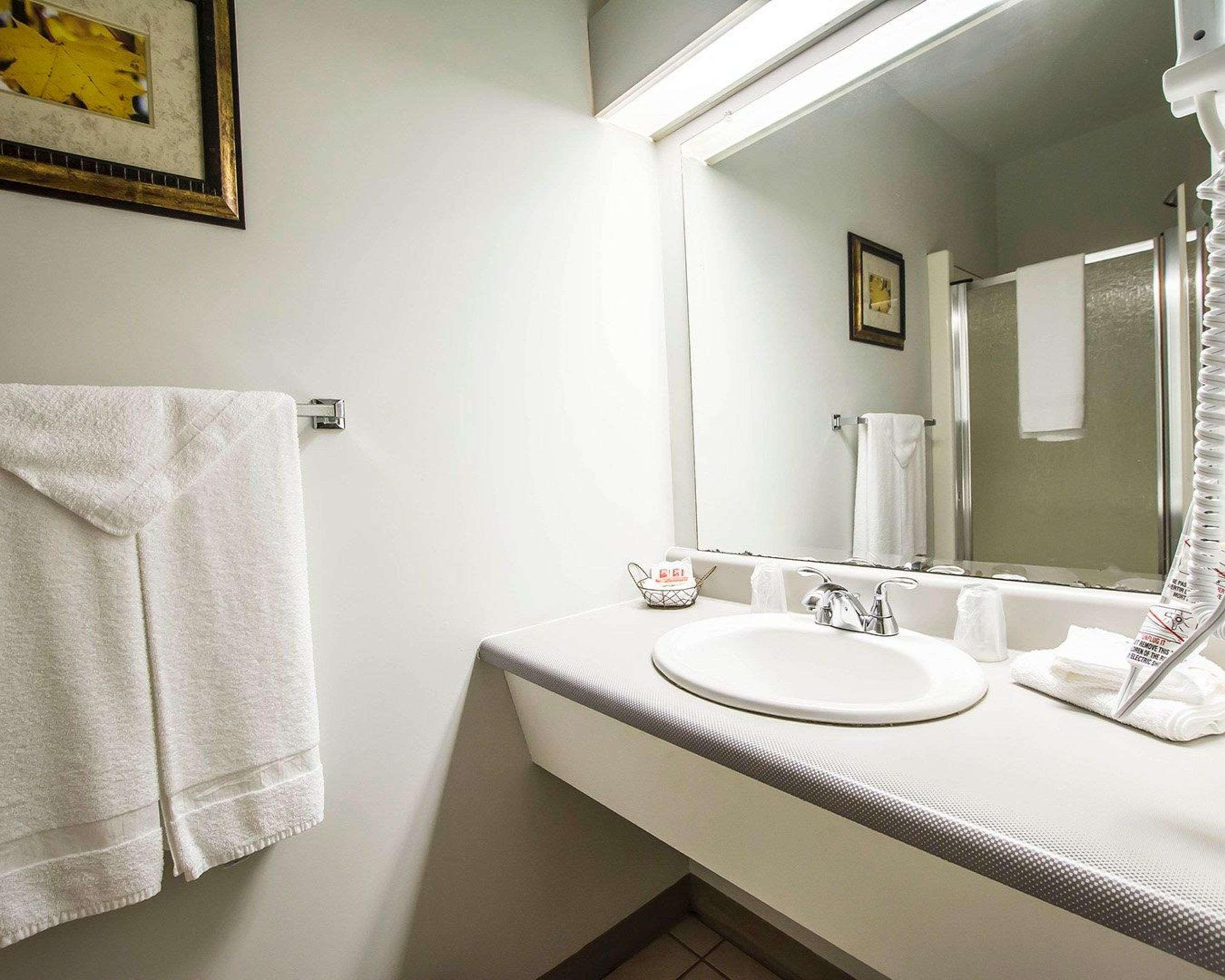 Econo Lodge Inn & Suites Montmagny Exteriör bild