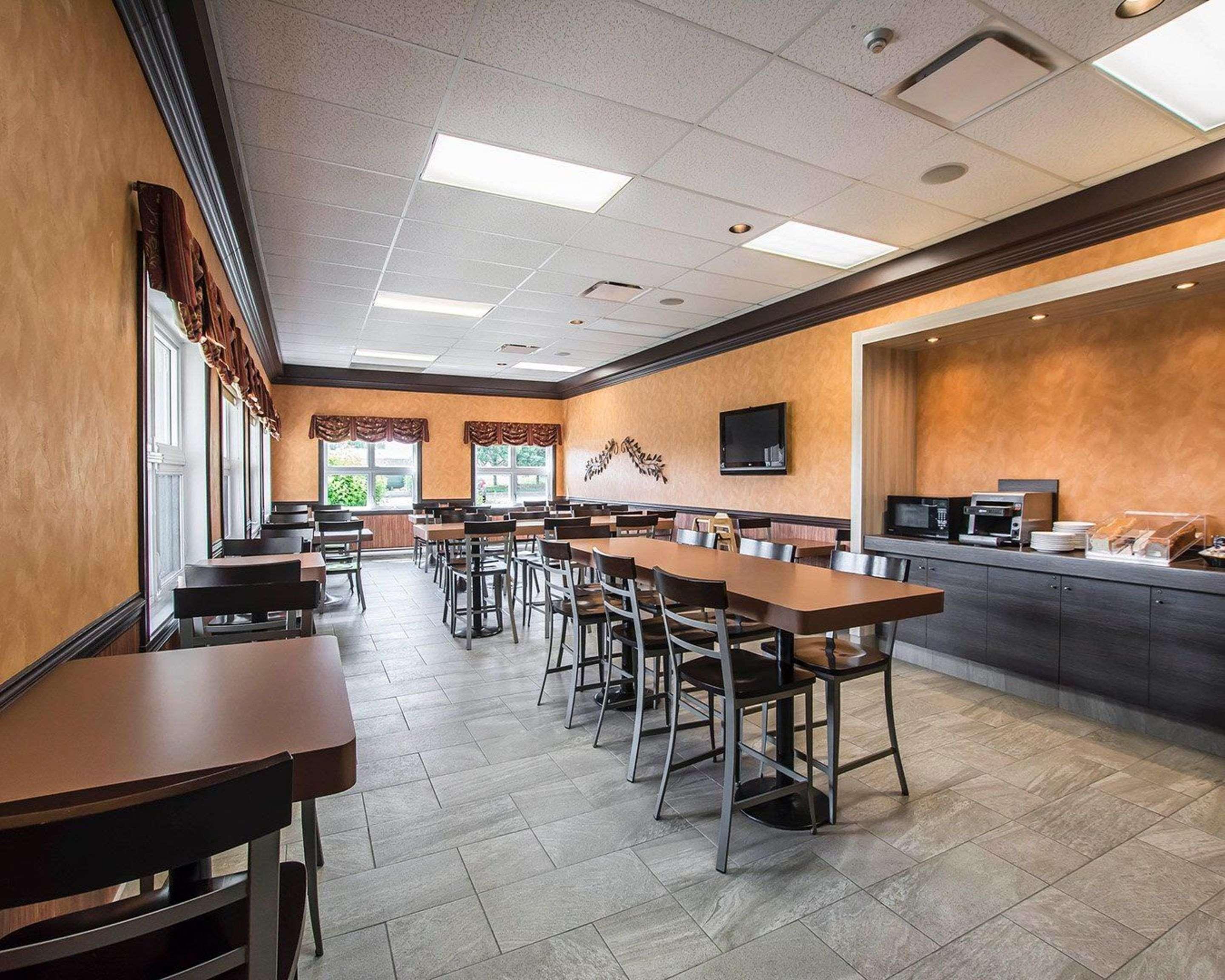 Econo Lodge Inn & Suites Montmagny Exteriör bild