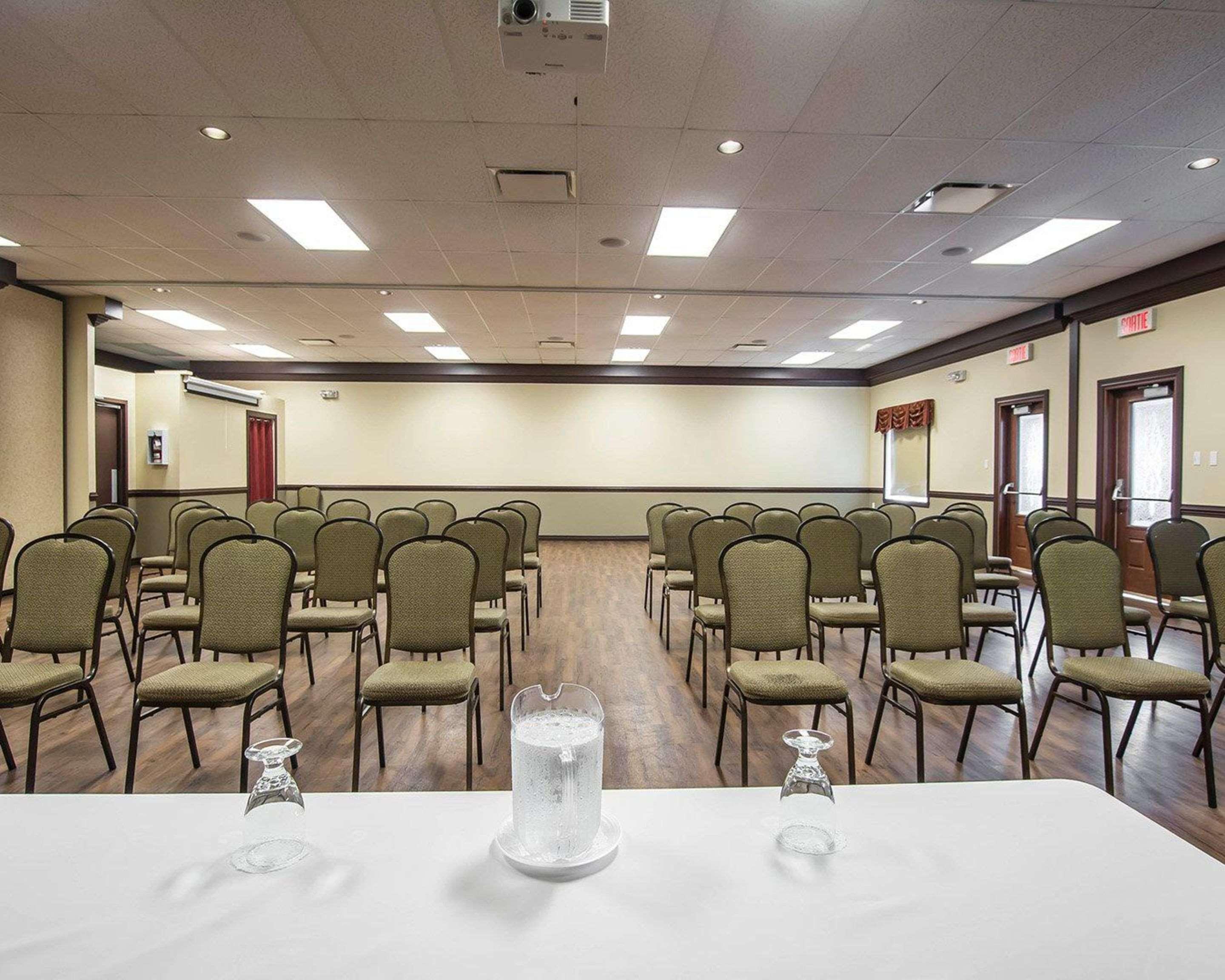 Econo Lodge Inn & Suites Montmagny Exteriör bild