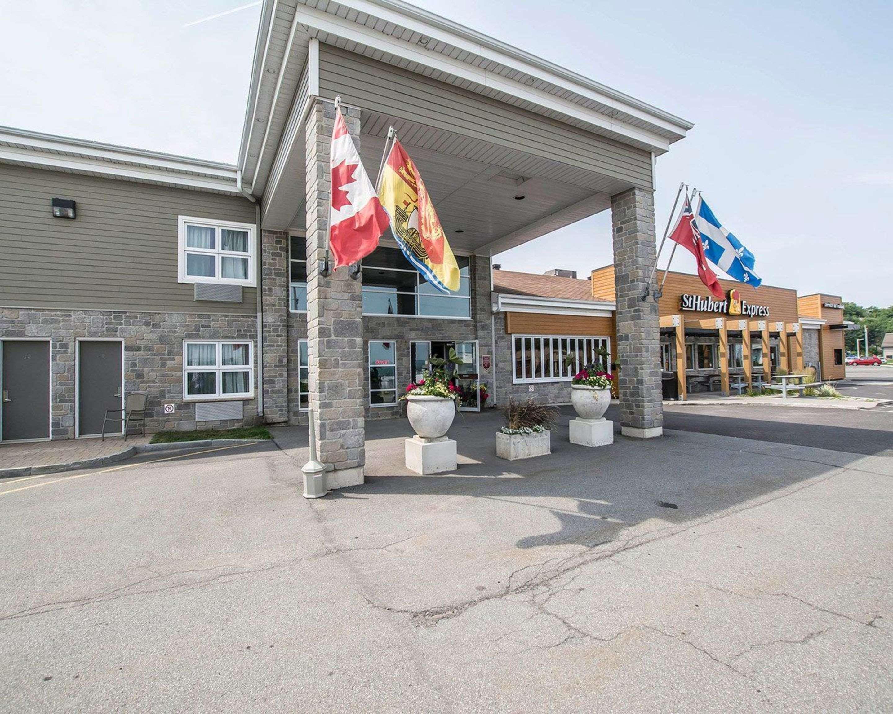 Econo Lodge Inn & Suites Montmagny Exteriör bild