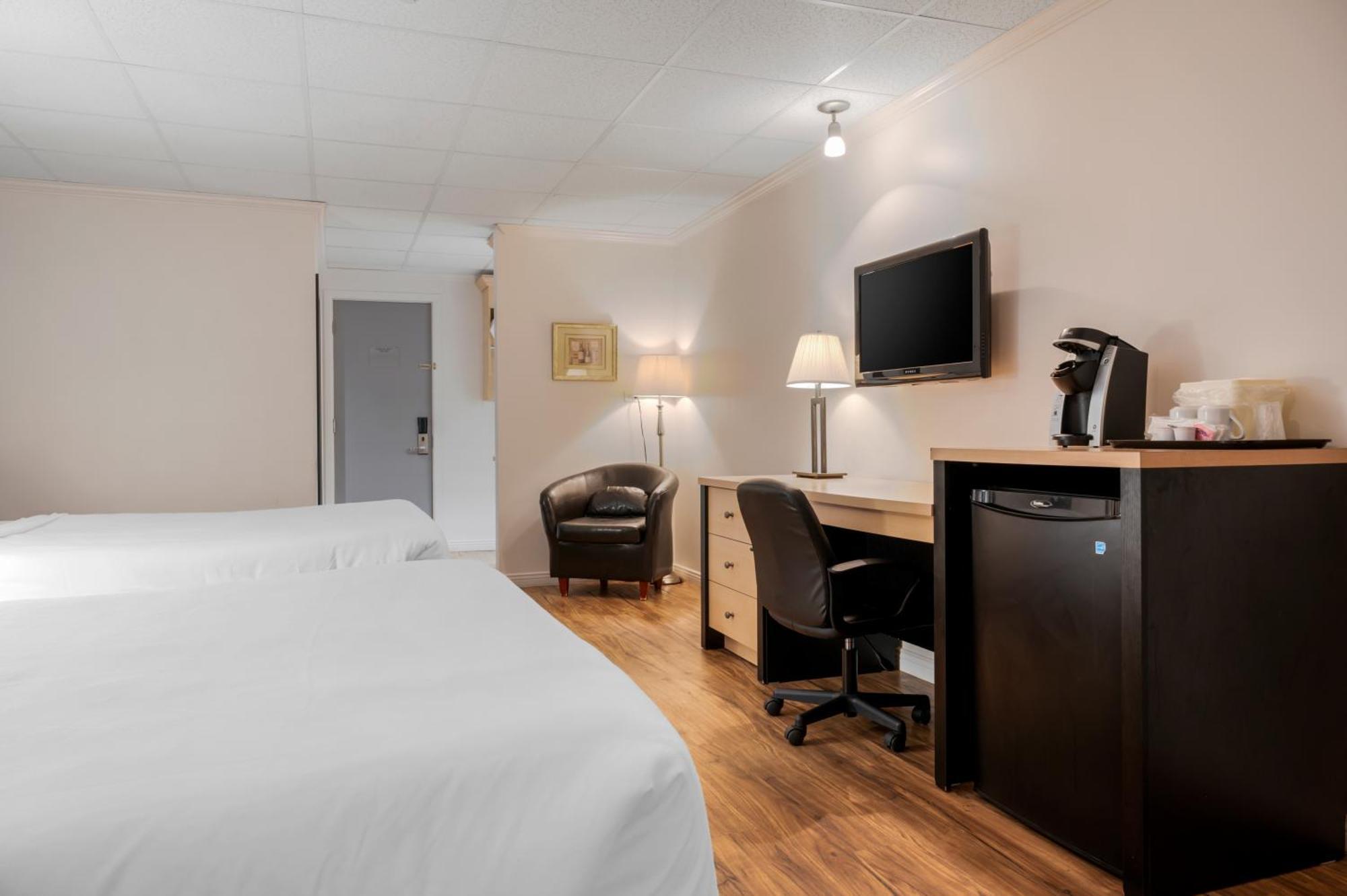 Econo Lodge Inn & Suites Montmagny Exteriör bild