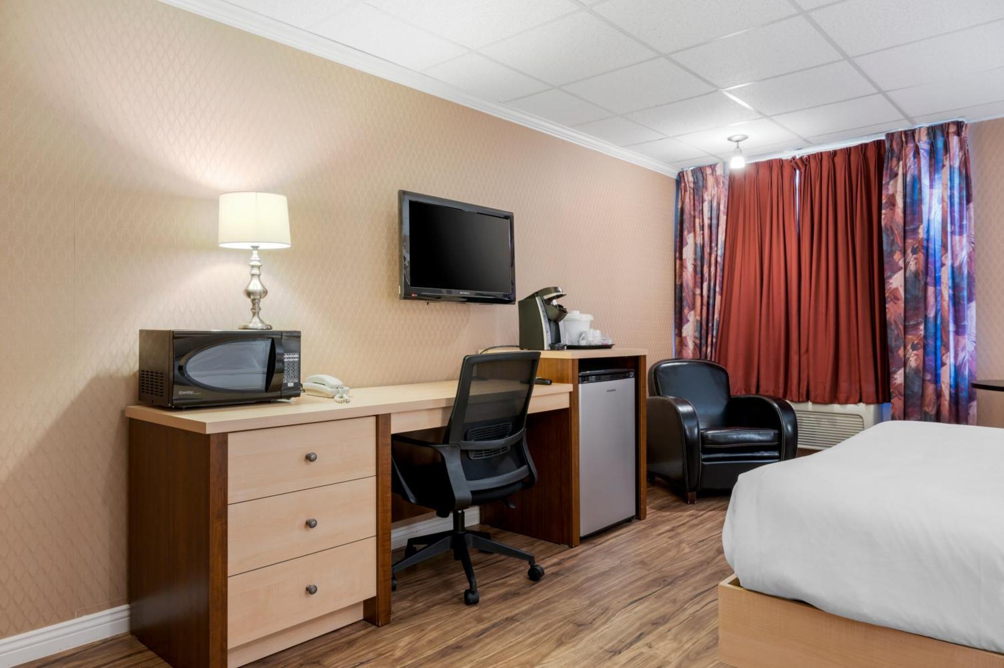 Econo Lodge Inn & Suites Montmagny Exteriör bild