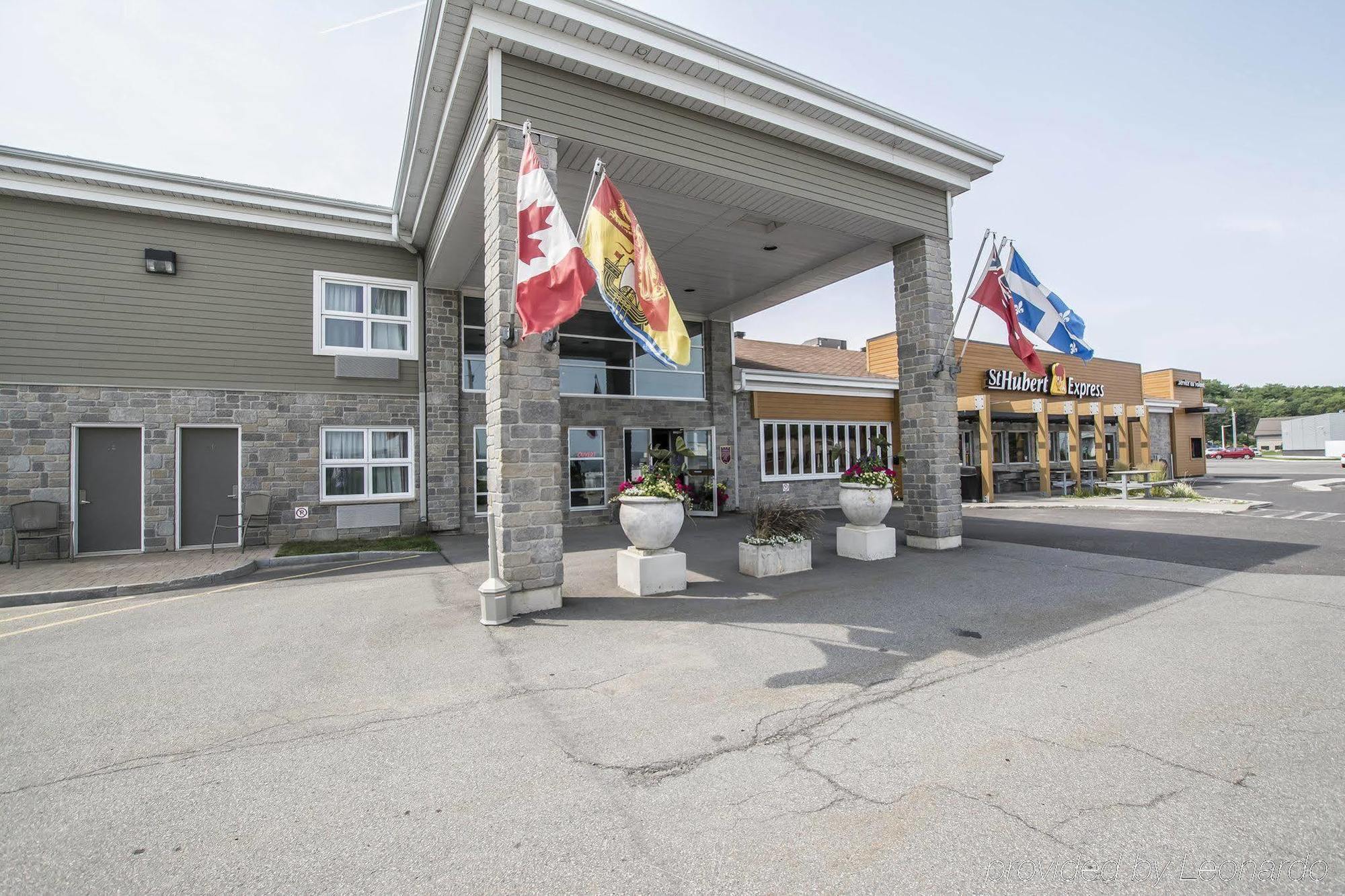 Econo Lodge Inn & Suites Montmagny Exteriör bild