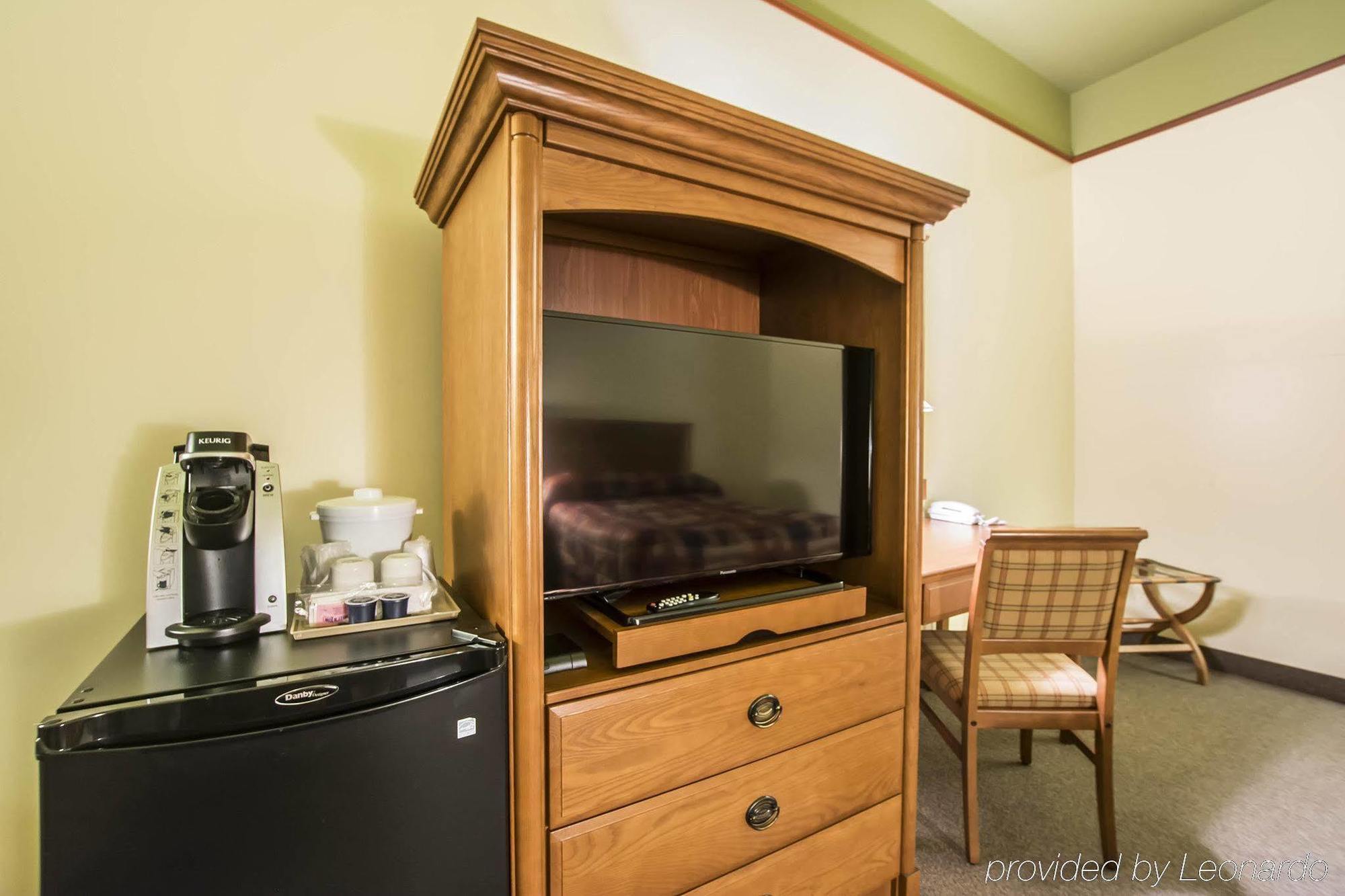 Econo Lodge Inn & Suites Montmagny Exteriör bild