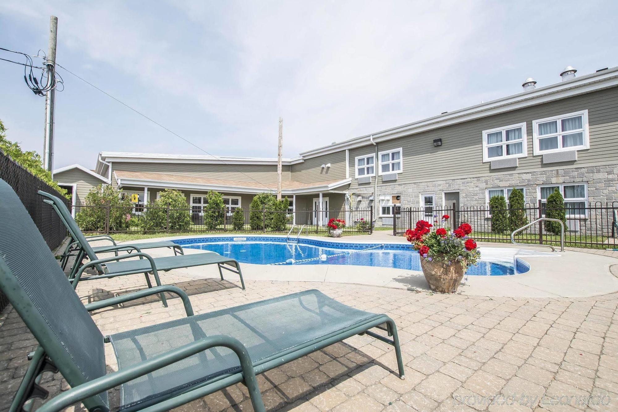 Econo Lodge Inn & Suites Montmagny Exteriör bild