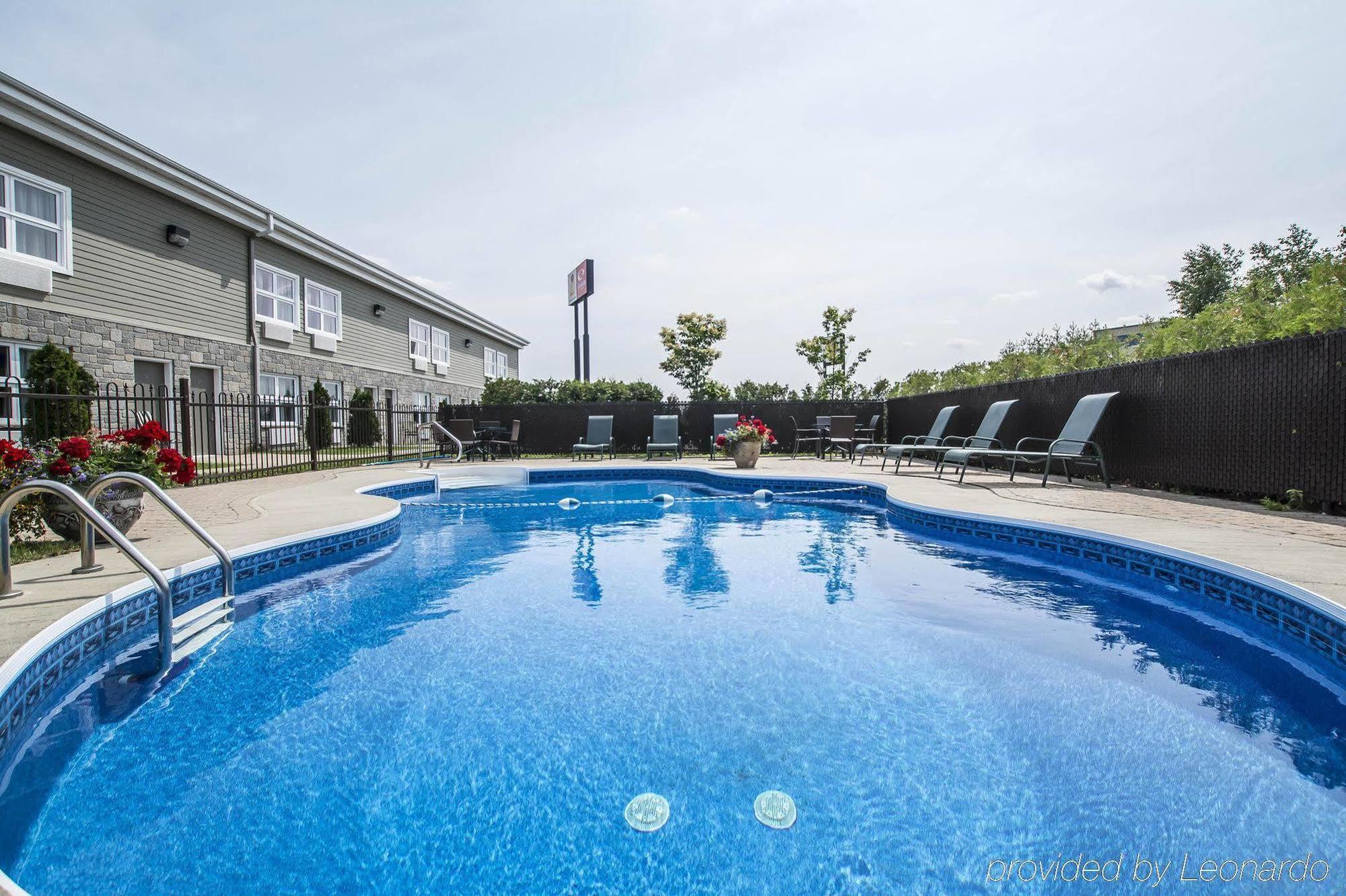 Econo Lodge Inn & Suites Montmagny Exteriör bild